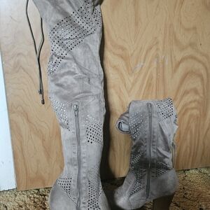 Stylish Women's Over-the-Knee- Boots - Tan